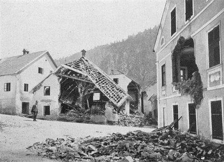 Krnten 1. Weltkrieg: Zerstrte Huser im Ort Uggowitz