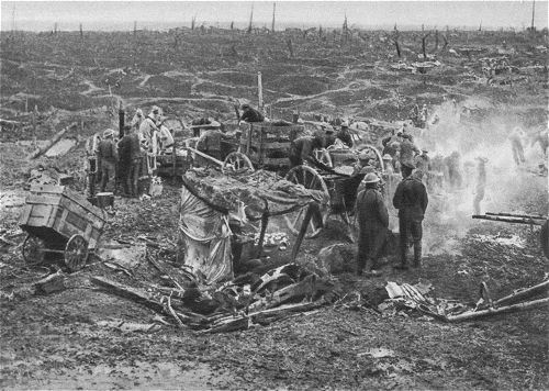 Westfront 1. Weltkrieg: Englische Truppen im Trichtergel�nde bei Guillemont (Somme)