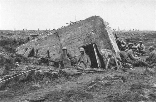 Flandern 1. Weltkrieg: Ein zerstrter deutscher Betonunterstand